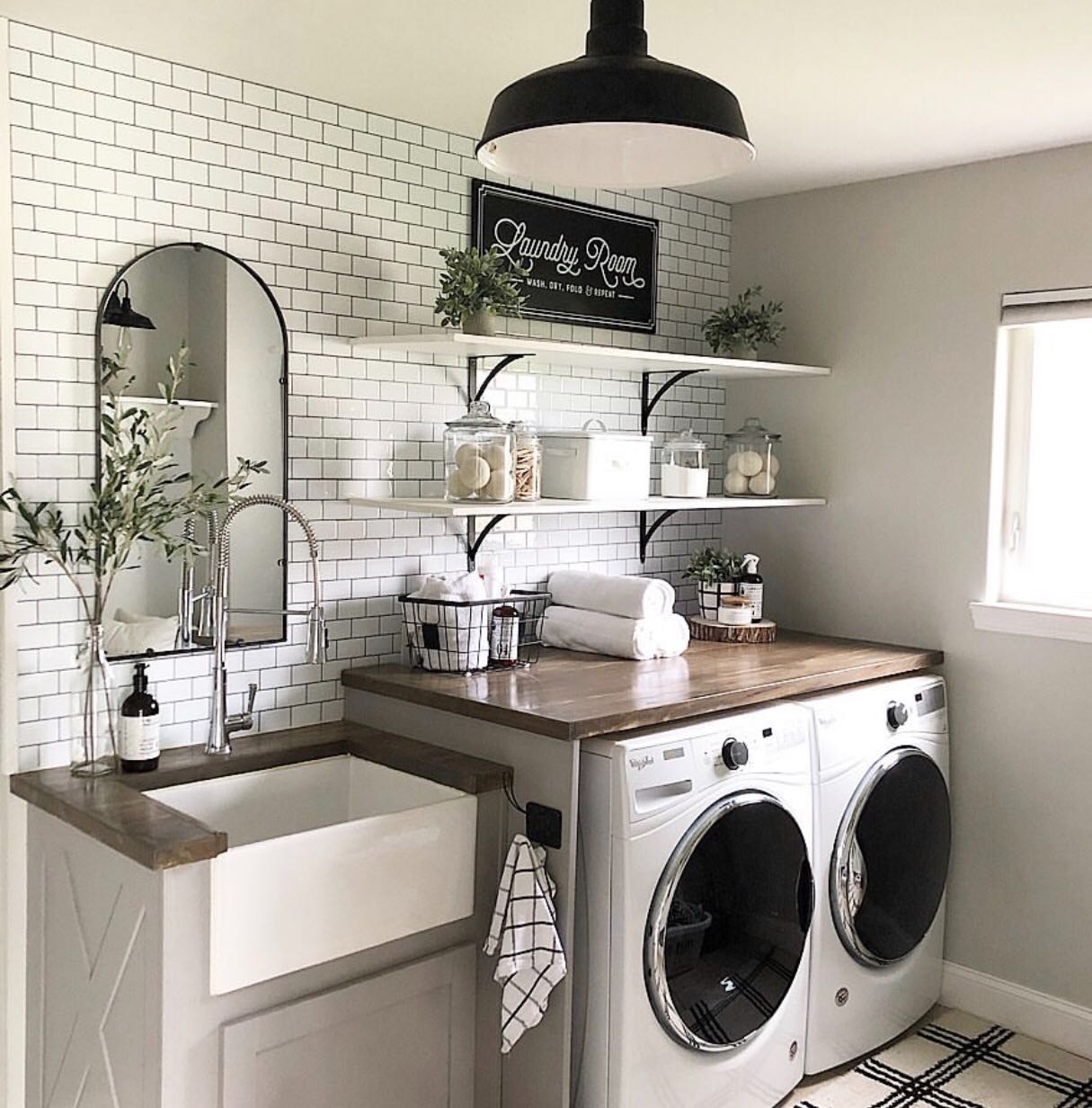 Laundry Room Decorating Ideas On A Budget - Small Laundry Room Ideas ...