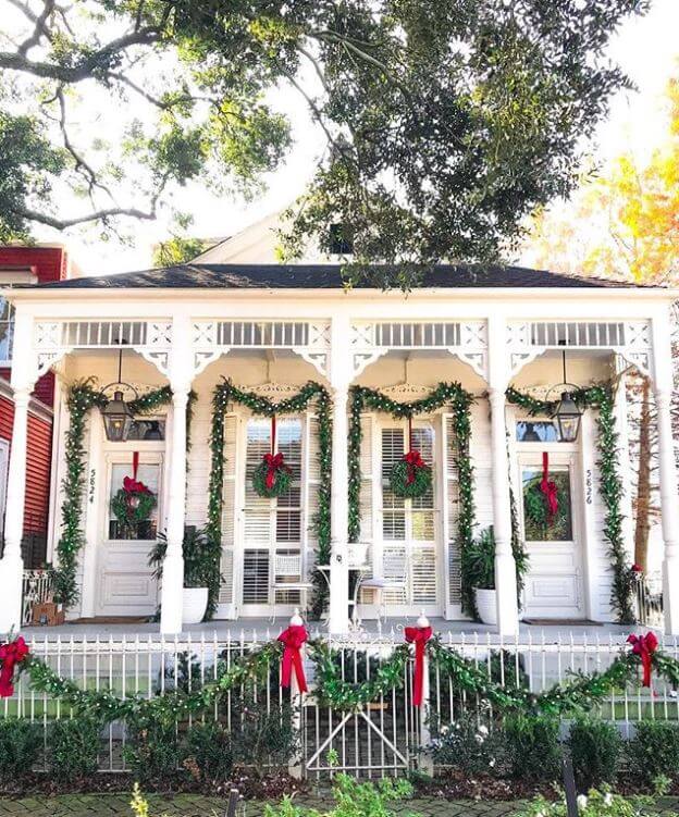 christmas-garland-porch-decor