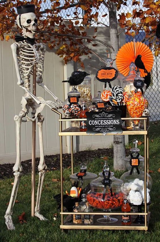 halloween-candy-bar-cart