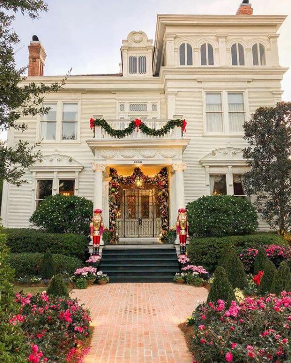 How To Decorate Your Porch For The Christmas Season