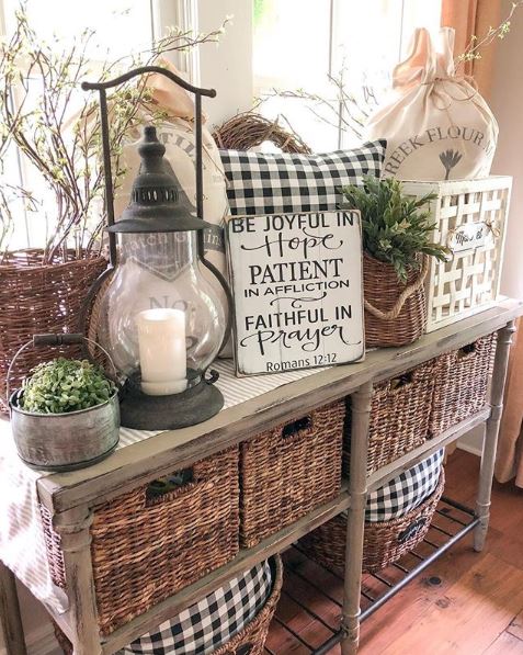 farmhouse-lantern-decor