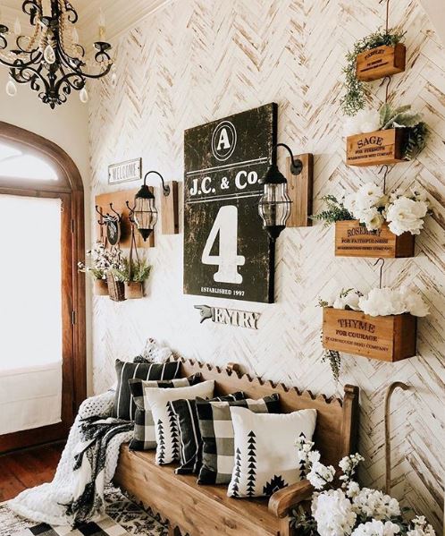 lanterns-on-wall-foyer