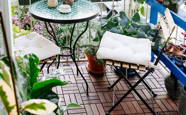 5 Must Have Decor Items for your Balcony Garden