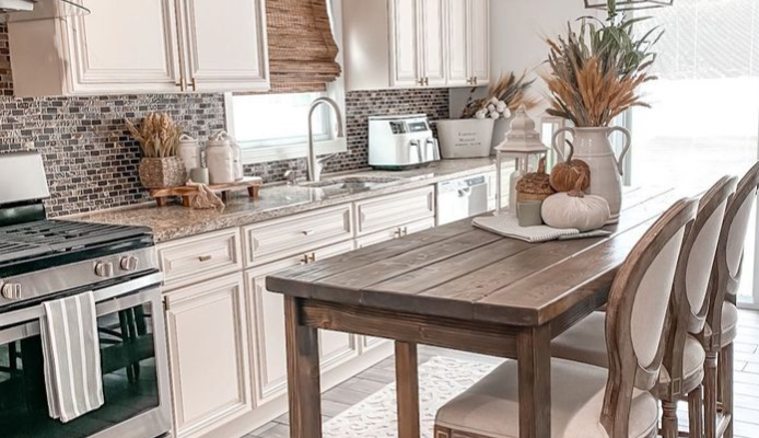 How to decorate your kitchen island in 2023