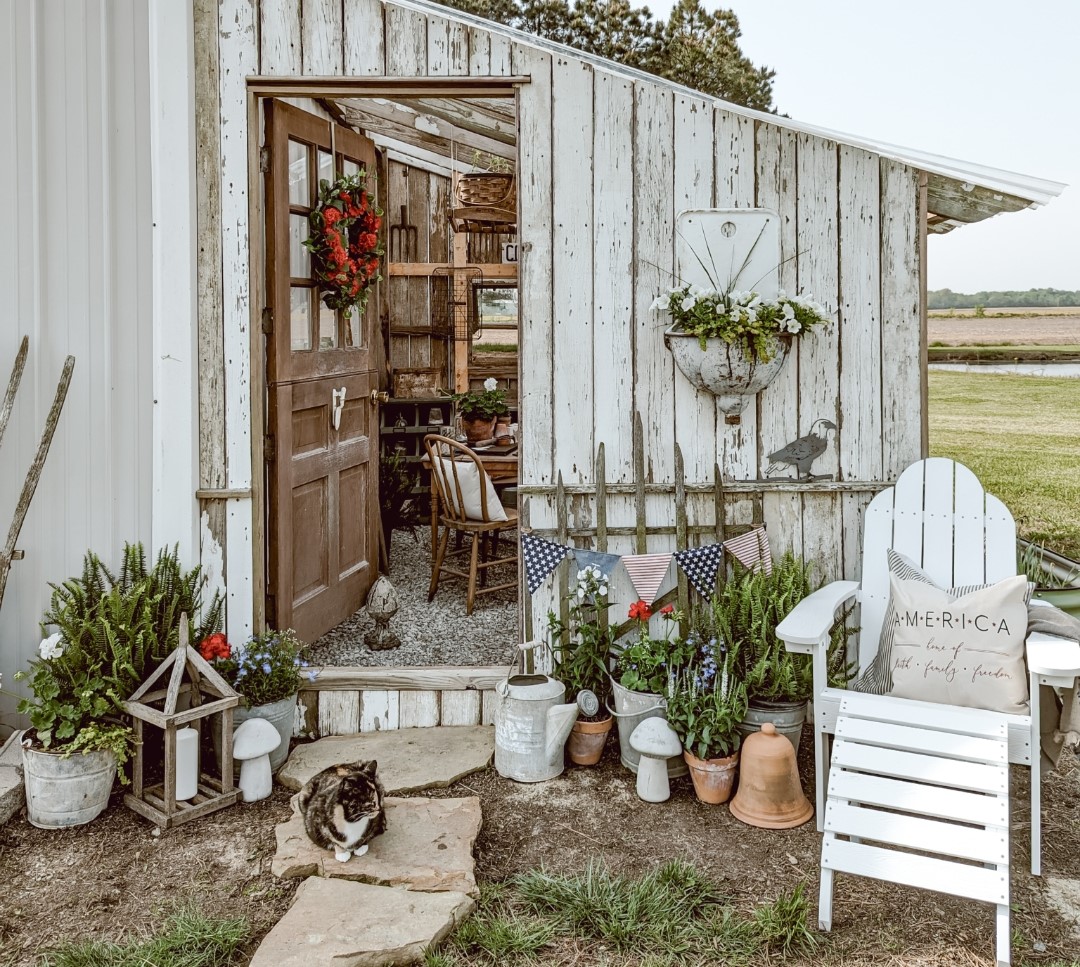 How to Host the Perfect Patriotic Party with Porch Decor