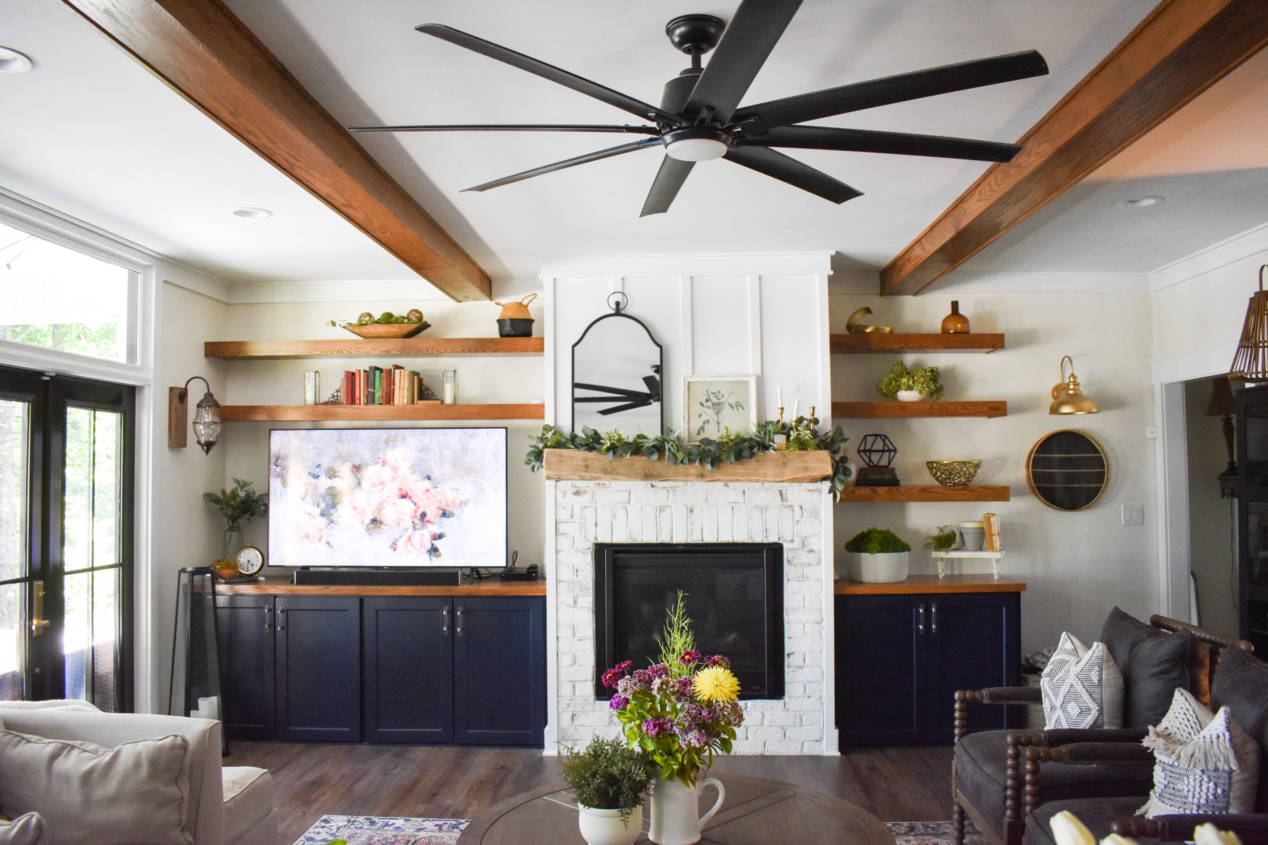 Embrace the Charm of Modern Farmhouse Decor: A Perfect Blend of Contemporary and Rustic Styles