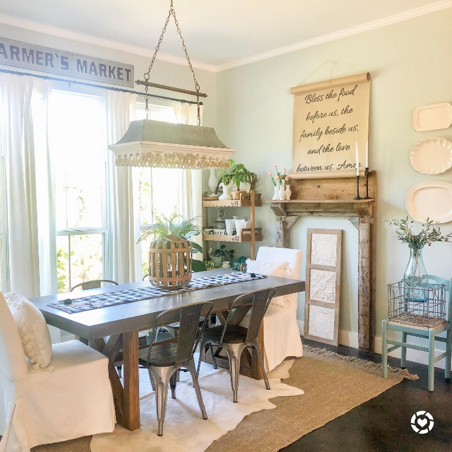 How to create a cozy atmosphere with farmhouse light fixtures
